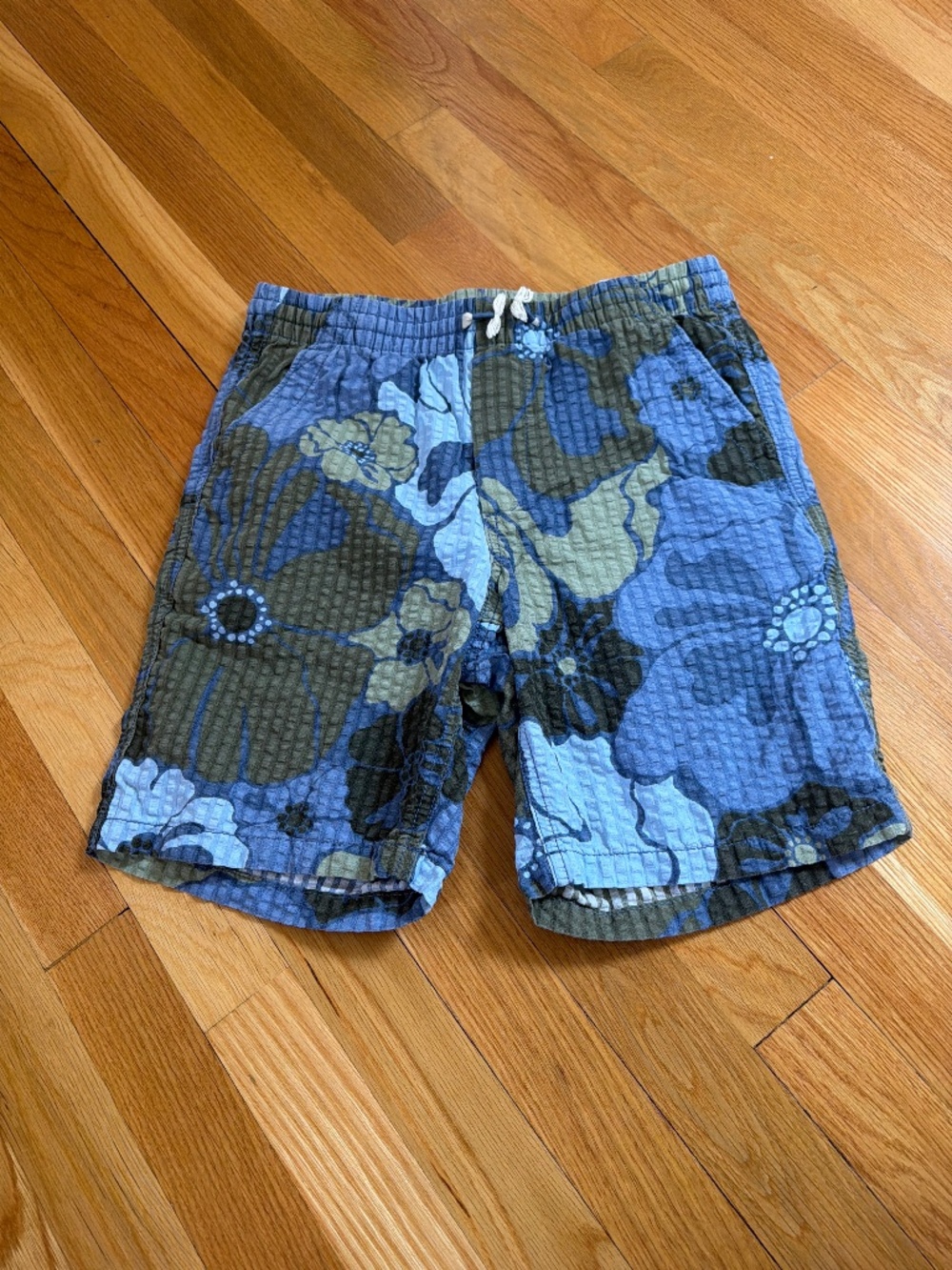 Gap boys seersucker floral shorts